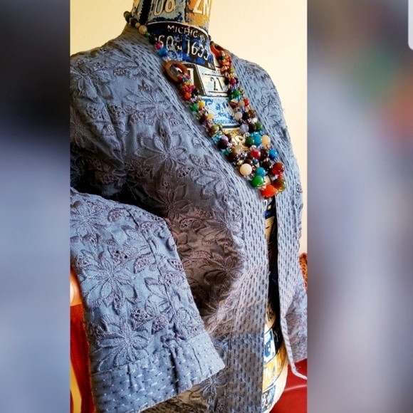 Allover embroidered classy jacket - Picture 3 of 4